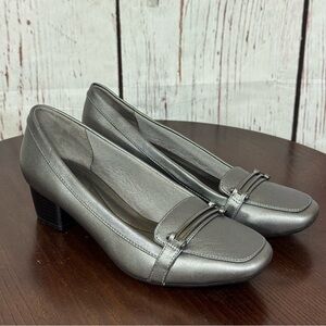 LifeStride soft system greg  Women's Loafers kitten heel 9.5